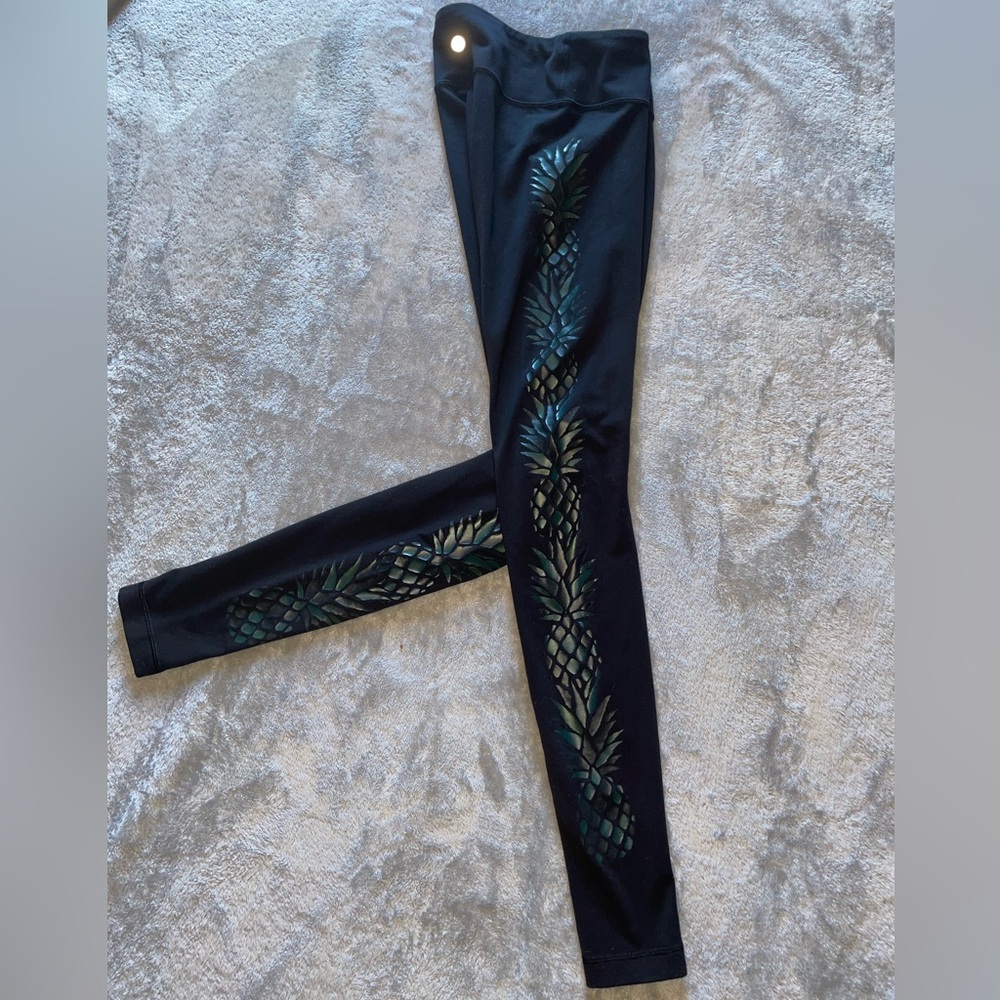 Lululemon Full Length Black Pineapple Side Print Leggings Women’s Size 4